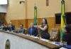 Audiência debate escola bilÃngue para mais de 700 surdos no Estado