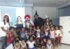 Crianças de creche de Gurigica se encantam com contação de histórias em Libras