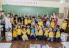 Turma aprende Libras para integrar pais de estudante à escola