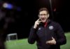 Técnico de futebol na Inglaterra não deixa a surdez atrapalhar seu sonho