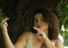 Cantora volta à ativa em videoclipes com a participação de surdos