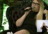 Tradutora de Libras da live de MarÃlia Mendonça vira meme e fala sobre sucesso: “Pedi repertório para estudar”