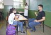 Estudantes surdos de Goiânia recebem atendimento de professores intérpretes de Libras