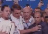 Bolsonaro se irrita e empurra o tradutor de Libras
