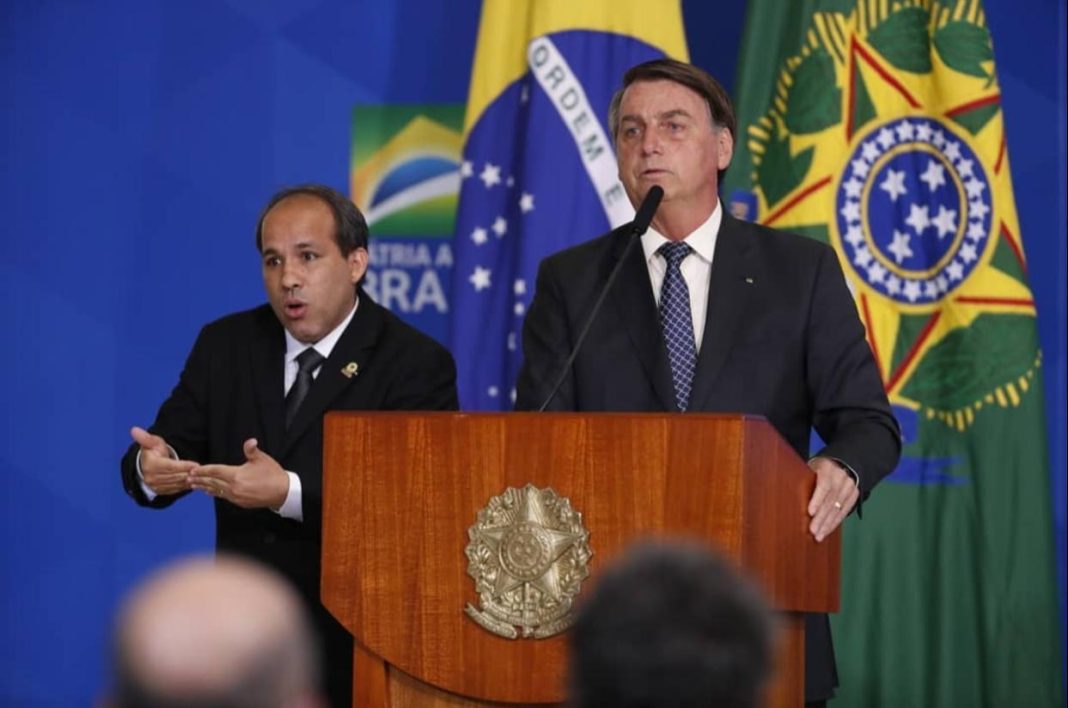 bolsonaro-transformou-a-comunicacao-com-surdos-diz-interprete-de-libras-27a72
