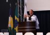Reitor discursa em Libras durante colação de grau na UFRR