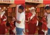 Papai Noel conversa em Libras com jovem surdo