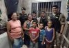 Após pais surdos sofrerem golpe, PMs fazem aniversário para criança, VÍDEO