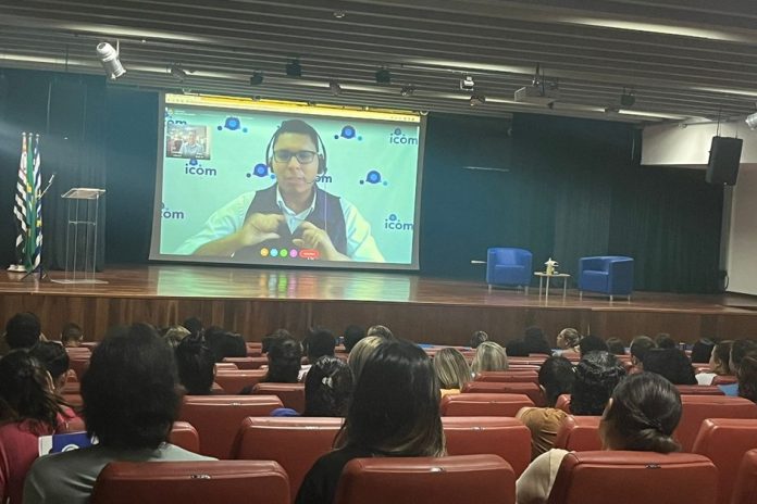 servidores-participam-de-treinamento-que-garante-atendimento-em-libras-para-deficientes-auditivos-e-surdos