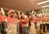 Público se emociona durante apresentação de coral formado por alunos surdos e ouvintes da Rede Municipal de Ensino