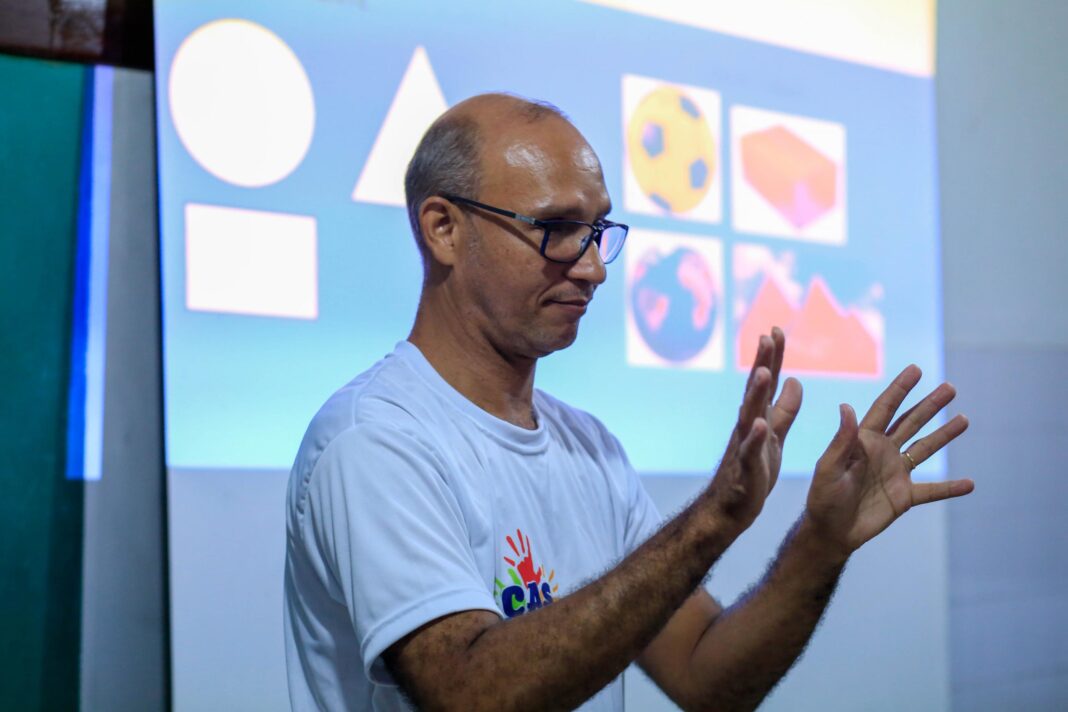 seduc-oferece-formacao-para-educacao-de-surdos