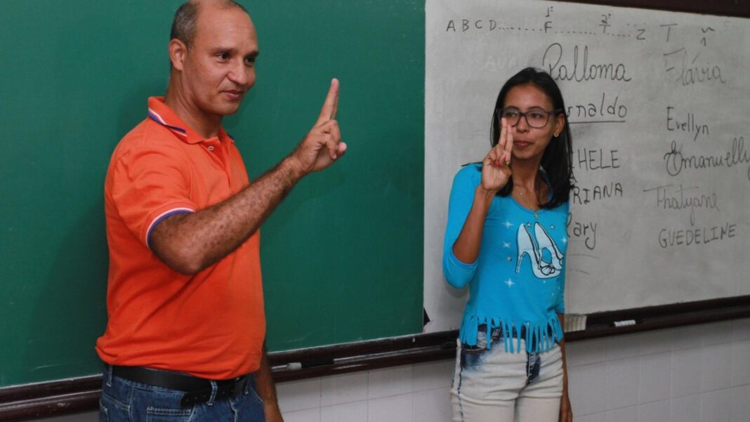 seduc-oferta-mais-de-200-vagas-em-curso-gratuito-de-libras_widexl