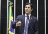 Comissão aprova proibição de taxa extra para pessoa surdas tirar carteira de motorista
