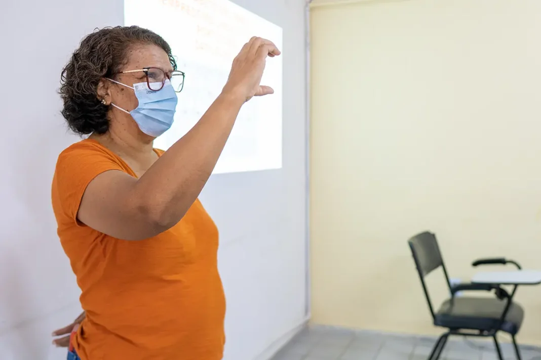 centro-de-linguas-de-maracanau-abre-inscricoes-para-o-curso-libras-na-saude