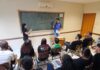 ‘Libras não é tão difÃcil’: voluntária de associação explica diferença entre saber e ser intérprete
