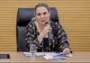 Cláudia de Jesus pede correção de editais para garantir vagas a professores e intérpretes de Libras