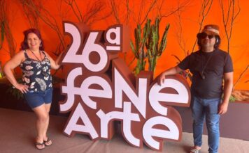 Fenearte oferece visitas acessíveis com Libras para surdos