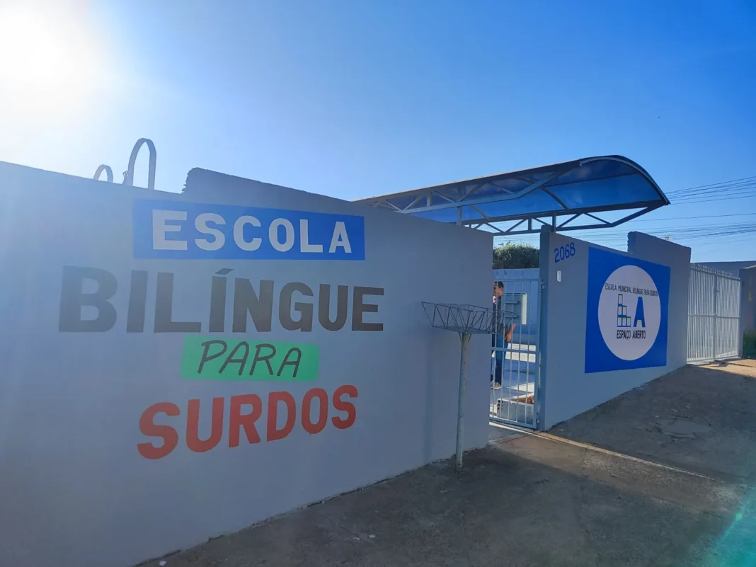 escola-bilingue-para-surdos-campo-mourao-fachada
