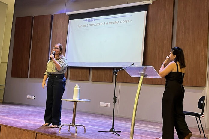 Seduc qualifica profissionais para atendimento a estudantes surdos Foto Nara Cortez (11)