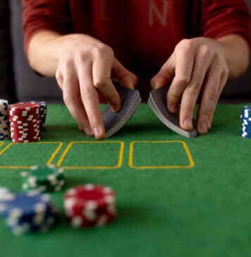 “Poker Além do Som”: competição reúne 20 pessoas surdas