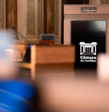 Câmara de Curitiba decide sobre inclusão da Libras nas escolas municipais