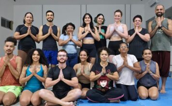 Cepic oferece oficina de Yoga em Libras para a comunidade surda