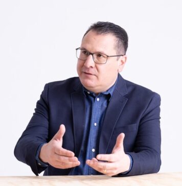 Deputado quer uso de IA para traduzir Libras em hospitais, escolas e comércios