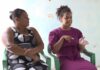 Adolescente surda e mãe que não sabe Libras improvisam comunicação em casa