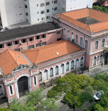 Cefet/RJ Petrópolis oferta oficina de aquarela para pessoas surdas