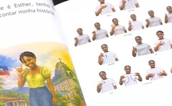 Aluna surda e haitiana conta sua história em livro em Chapecó